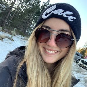 Meet your Posher, Claire